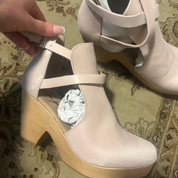 Free People Cedar Clogs Heel Platform Shoes Wood- Blush - Picture 2 of 3